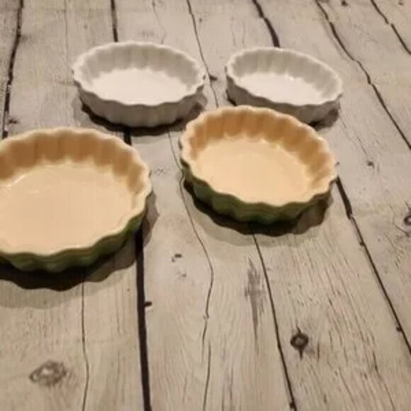 LE CREUSET mini baking tart dishes pie plates set of 4 fluted - Picture 3 of 5